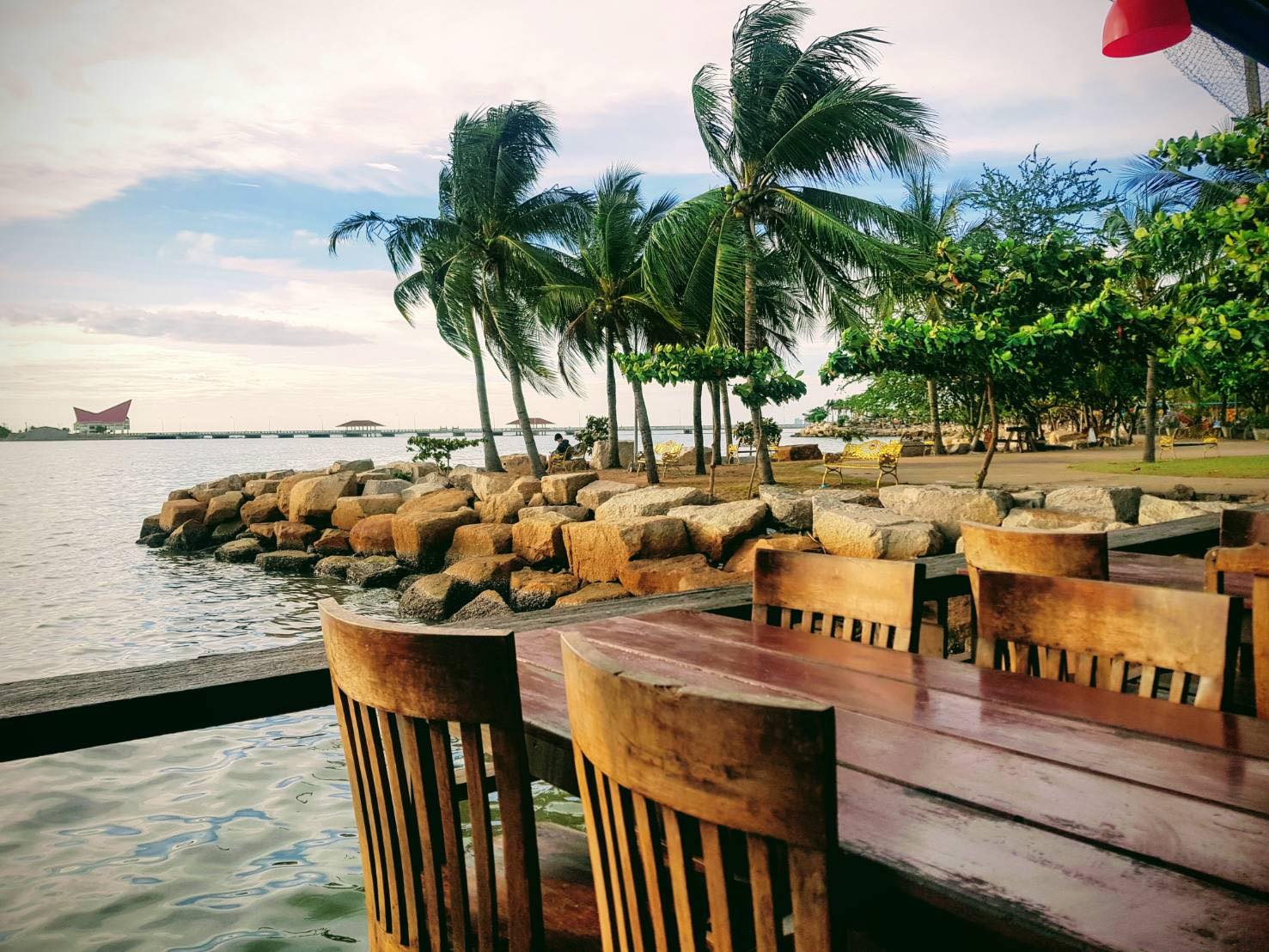 Pop View, ครัวบ้านกลางทะเล, Ripple Sea, ร้านลับหมึกช๊อต อ่าวอุดมซอย17, ร้านป๋าดำซีฟู้ด, ป้าแอ๊ดซีฟู๊ด, ติดดินซีฟู้ด, มุมอร่อย ศรีราชา, TOH CREW, เรือนน้ำซีฟู๊ด ศรีราชา, ครัวทะเล จันผา, ร้านอาหาร เฒ่าทะเล ซีฟู๊ด อ่าวอุดม, ร้านป้อมกินแล้วรวย