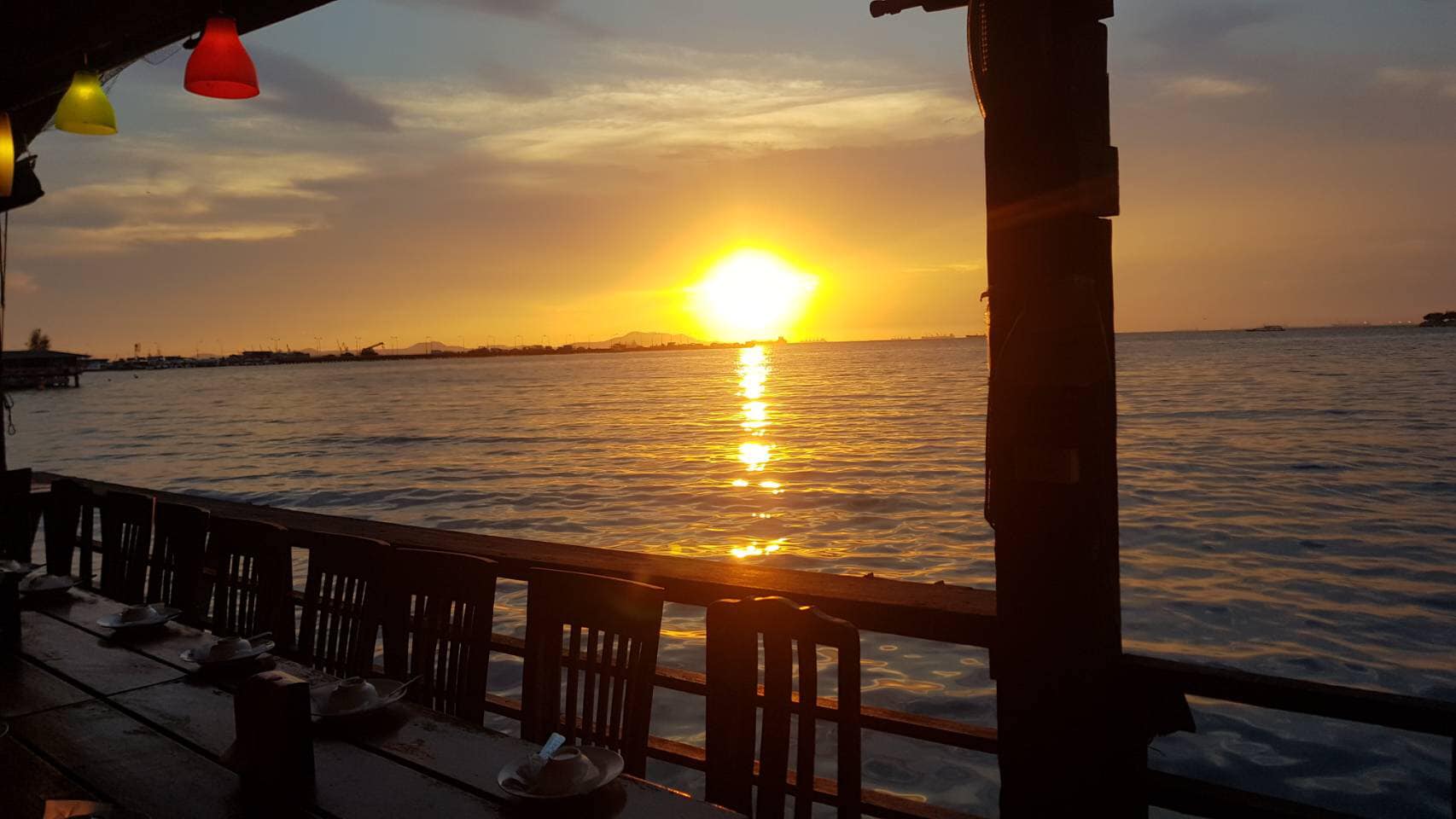 Pop View, ครัวบ้านกลางทะเล, Ripple Sea, ร้านลับหมึกช๊อต อ่าวอุดมซอย17, ร้านป๋าดำซีฟู้ด, ป้าแอ๊ดซีฟู๊ด, ติดดินซีฟู้ด, มุมอร่อย ศรีราชา, TOH CREW, เรือนน้ำซีฟู๊ด ศรีราชา, ครัวทะเล จันผา, ร้านอาหาร เฒ่าทะเล ซีฟู๊ด อ่าวอุดม, ร้านป้อมกินแล้วรวย