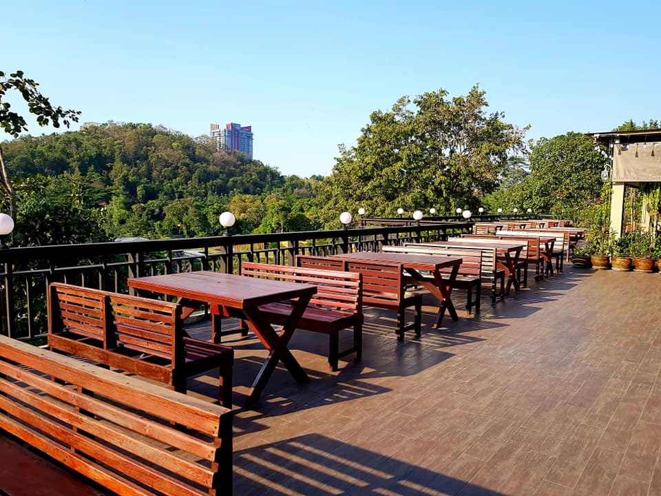 Pop View, ครัวบ้านกลางทะเล, Ripple Sea, ร้านลับหมึกช๊อต อ่าวอุดมซอย17, ร้านป๋าดำซีฟู้ด, ป้าแอ๊ดซีฟู๊ด, ติดดินซีฟู้ด, มุมอร่อย ศรีราชา, TOH CREW, เรือนน้ำซีฟู๊ด ศรีราชา, ครัวทะเล จันผา, ร้านอาหาร เฒ่าทะเล ซีฟู๊ด อ่าวอุดม, ร้านป้อมกินแล้วรวย