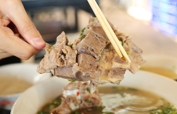 Cypher Gelato, สุกี้จินดา, สาขาลาดพร้าววังหิน, เถ่าชิ่ว น้ำเต้าหู้มือหนึ่ง, เตาถ่าน หมูกระทะ, Unfinished Coffee Roaster, เซี้ยม ก๋วยเตี๋ยวสุโขทัย วังหิน, เครปป้าเฉื่อย, สาขา Plaza Lagoon, เฝอ'54, สาขาลาดพร้าววังหิน 60, ซ้งเป็ดพะโล้, ผัดไทยวังหิน Showปัง, ราดหน้าฟาไฉ, โกวนัน, โกวใหญ่ ก๋วยเตี๋ยวหมูต้มยำ, รัตนา ราชาบะหมี่เกี๊ยวข้าวหมูแดง, ทวีชัยเป็ดพะโล้, กล้วยทอดล้านช้าง, Wood Café, หมูมาไก่ไป, เลิศทิพย์วังหิน, ก๋วยเตี๋ยวต้มยำไข่ลาวา, Buta Shabu, โก โรตีชาชัก ลาดพร้าววังหิน