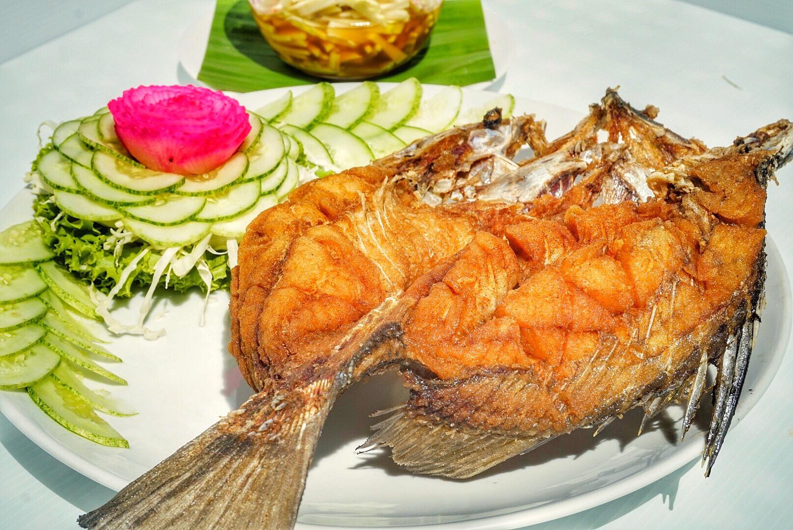 ร้านอ้นส้มตำปูม้า, ไผ่ขวาง, Zaab Station, เอมโอช by The Story, ครัวกางนา, คุ้มขวัญเจ้าเอย, ร้านบ้านเด, กุ่ยหมง, สวนอาหารเบญจรงค์ สุพรรณบุรี, ขัวะ, ลายน้ำ, มุมสบายครัวริมคลอง, ข้าวต้มโกเฑียร, นพรัตน์ ภัตตาคาร, กุ้งเป็น (เจ๊เน้ย), ขนาบน้ำสุพรรณบุรี and mellow, เรือนแพ (ครัวสุพรรณ) &amp; รีสอร์ท, ริมคลองเฮ้าส์, สุรชัยปลาเผา บึงไผ่แขก, Taiheiyo sushi suphanburi