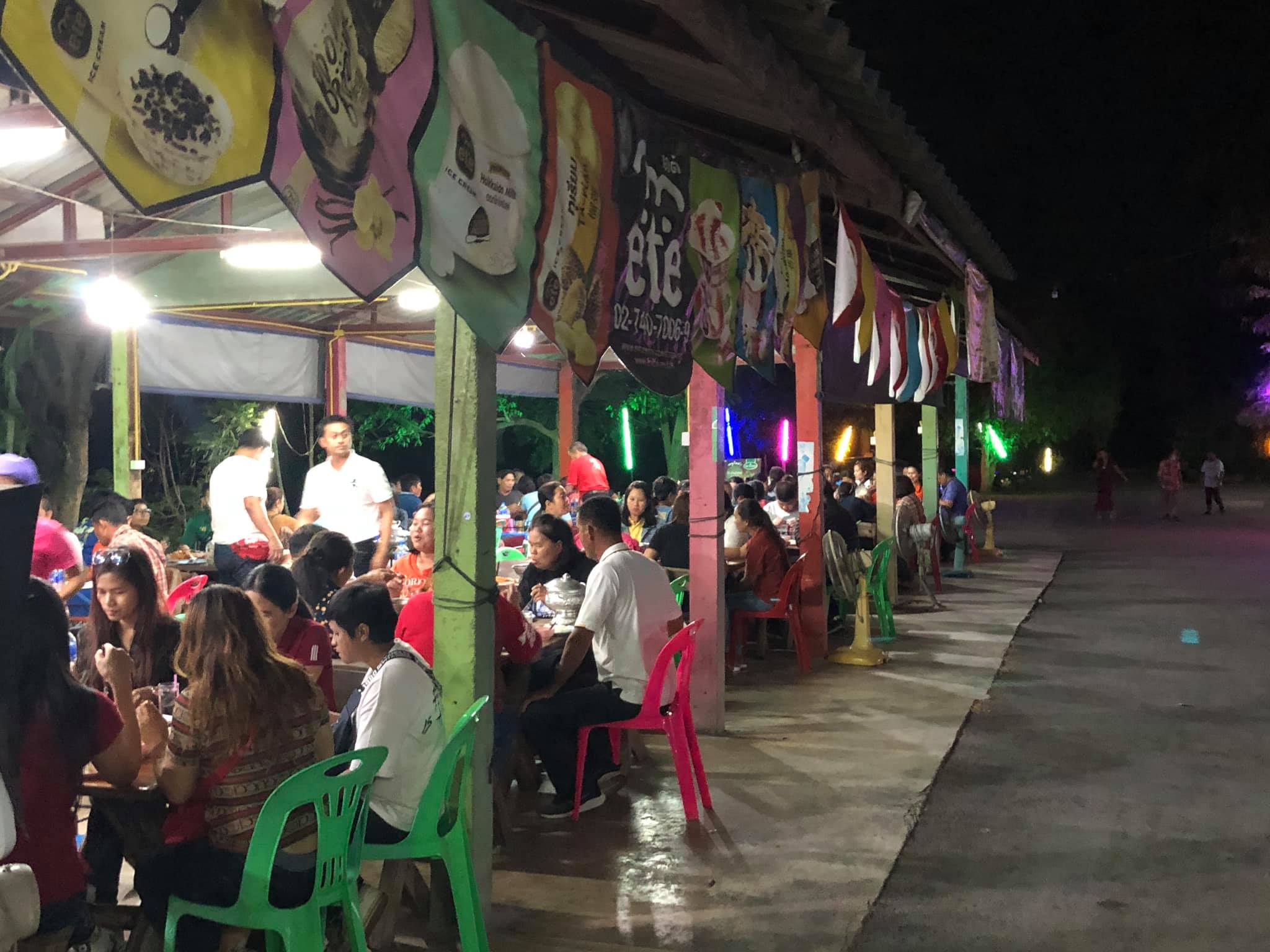 ร้านอ้นส้มตำปูม้า, ไผ่ขวาง, Zaab Station, เอมโอช by The Story, ครัวกางนา, คุ้มขวัญเจ้าเอย, ร้านบ้านเด, กุ่ยหมง, สวนอาหารเบญจรงค์ สุพรรณบุรี, ขัวะ, ลายน้ำ, มุมสบายครัวริมคลอง, ข้าวต้มโกเฑียร, นพรัตน์ ภัตตาคาร, กุ้งเป็น (เจ๊เน้ย), ขนาบน้ำสุพรรณบุรี and mellow, เรือนแพ (ครัวสุพรรณ) &amp; รีสอร์ท, ริมคลองเฮ้าส์, สุรชัยปลาเผา บึงไผ่แขก, Taiheiyo sushi suphanburi