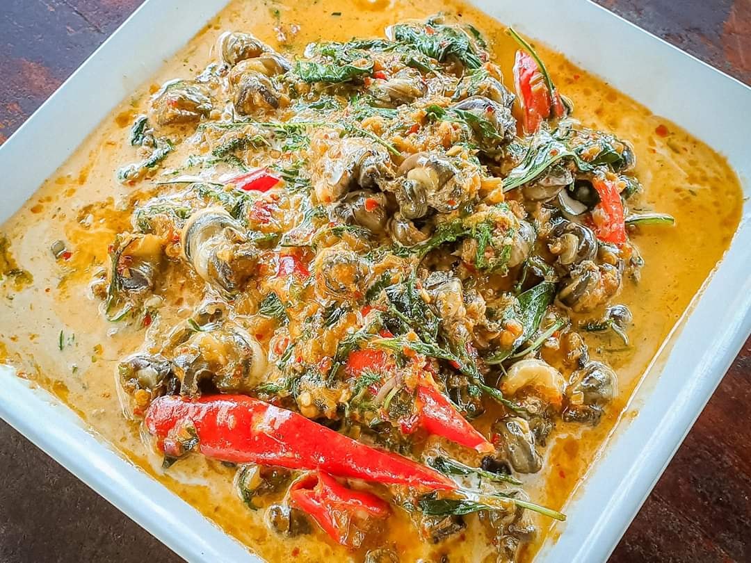 ร้านอ้นส้มตำปูม้า, ไผ่ขวาง, Zaab Station, เอมโอช by The Story, ครัวกางนา, คุ้มขวัญเจ้าเอย, ร้านบ้านเด, กุ่ยหมง, สวนอาหารเบญจรงค์ สุพรรณบุรี, ขัวะ, ลายน้ำ, มุมสบายครัวริมคลอง, ข้าวต้มโกเฑียร, นพรัตน์ ภัตตาคาร, กุ้งเป็น (เจ๊เน้ย), ขนาบน้ำสุพรรณบุรี and mellow, เรือนแพ (ครัวสุพรรณ) &amp; รีสอร์ท, ริมคลองเฮ้าส์, สุรชัยปลาเผา บึงไผ่แขก, Taiheiyo sushi suphanburi