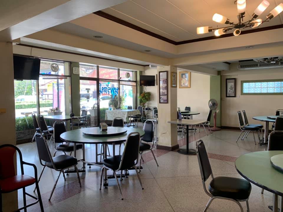 ร้านอ้นส้มตำปูม้า, ไผ่ขวาง, Zaab Station, เอมโอช by The Story, ครัวกางนา, คุ้มขวัญเจ้าเอย, ร้านบ้านเด, กุ่ยหมง, สวนอาหารเบญจรงค์ สุพรรณบุรี, ขัวะ, ลายน้ำ, มุมสบายครัวริมคลอง, ข้าวต้มโกเฑียร, นพรัตน์ ภัตตาคาร, กุ้งเป็น (เจ๊เน้ย), ขนาบน้ำสุพรรณบุรี and mellow, เรือนแพ (ครัวสุพรรณ) &amp; รีสอร์ท, ริมคลองเฮ้าส์, สุรชัยปลาเผา บึงไผ่แขก, Taiheiyo sushi suphanburi