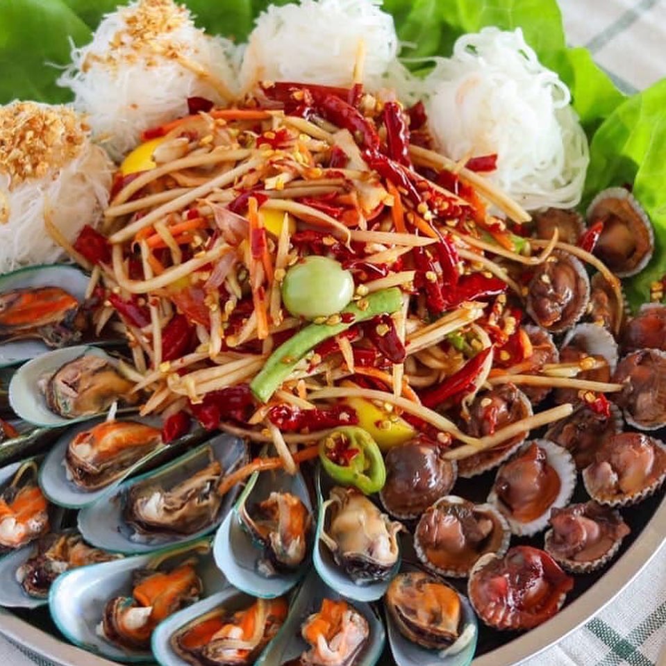 ร้านอ้นส้มตำปูม้า, ไผ่ขวาง, Zaab Station, เอมโอช by The Story, ครัวกางนา, คุ้มขวัญเจ้าเอย, ร้านบ้านเด, กุ่ยหมง, สวนอาหารเบญจรงค์ สุพรรณบุรี, ขัวะ, ลายน้ำ, มุมสบายครัวริมคลอง, ข้าวต้มโกเฑียร, นพรัตน์ ภัตตาคาร, กุ้งเป็น (เจ๊เน้ย), ขนาบน้ำสุพรรณบุรี and mellow, เรือนแพ (ครัวสุพรรณ) &amp; รีสอร์ท, ริมคลองเฮ้าส์, สุรชัยปลาเผา บึงไผ่แขก, Taiheiyo sushi suphanburi