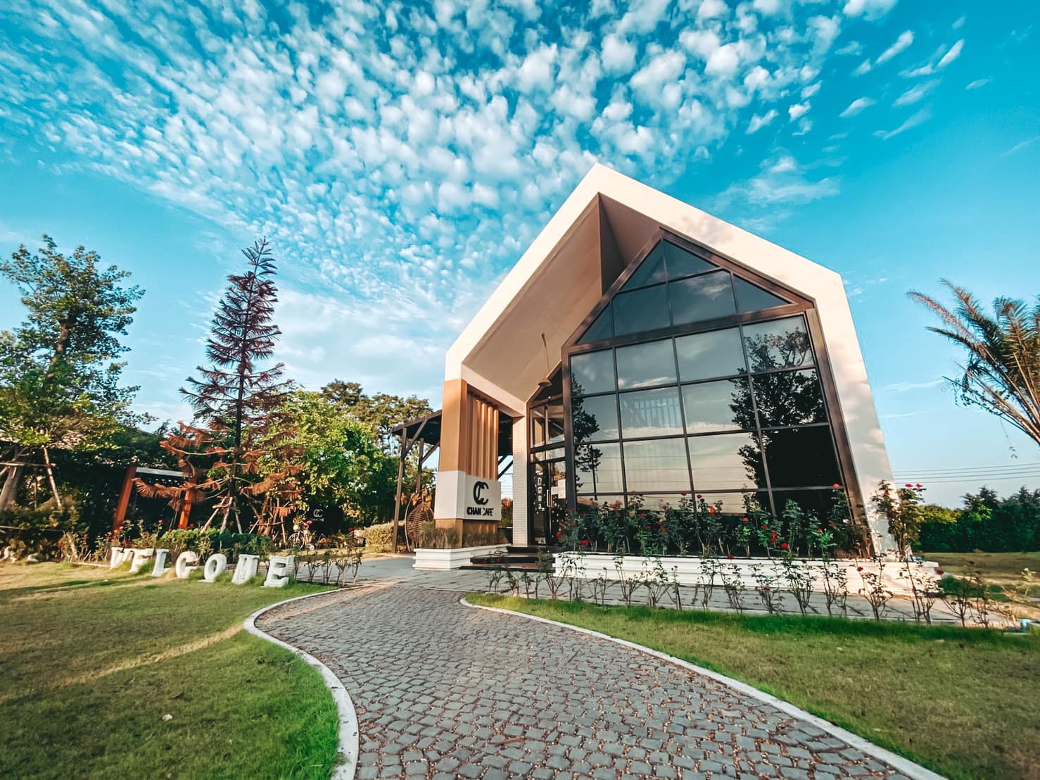 YOO CHAN CAFE, เล เกลือ คาเฟ่, Momentum Cafe, Sugar Dish Homemade Cake, แดดส่องคาเฟ่, Chan Cafe', URSular Cafe, ปูจ๋าคาเฟ่ จันทบุรี, บางเวลา กาแฟและแกลเลอรี่