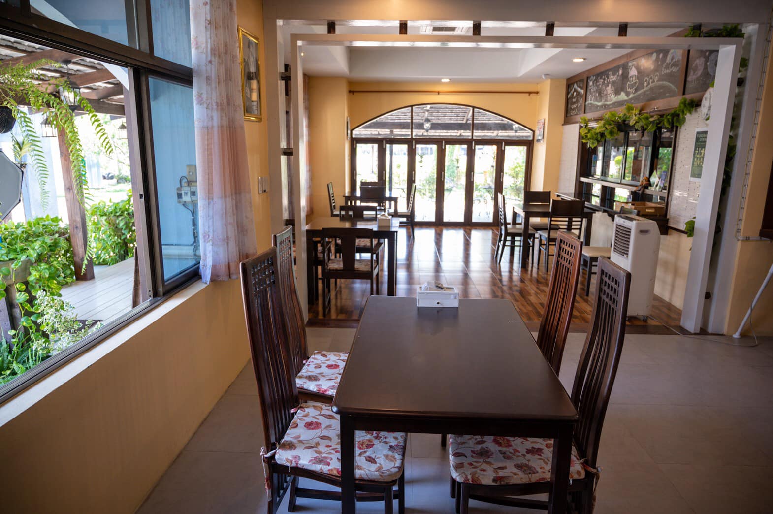 อะนะตะการ์เดนชิล, ดาวคะนองลำพูน, เฮียจั๊ว เกาเหลาเลือดหมู, ข้าวซอยบ้านยอง, ขนมเส้นหม้อดิน, Lap-Lungnil Fanpage-ร้านลาบลุงนิล ลำพูน, ร้านอาหาร ม่วนใจ๋ปลาจุ่ม ลำพูน, ก๋วยเตี๋ยวหมูตุ๋นลำไย, ก๋วยเตี๋ยวคุณแดง, เตี๋ยวสุขใจ “อัพเกรด”, My Vietnam Lamphun - มายเวียดนามลำพูน, NA TEA TIME, Chef's house