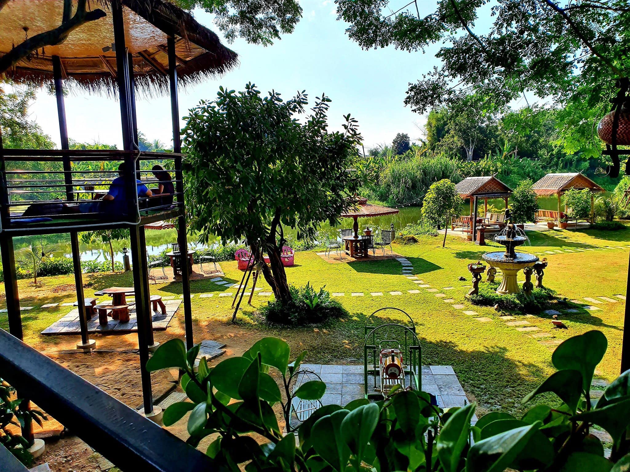 อะนะตะการ์เดนชิล, ดาวคะนองลำพูน, เฮียจั๊ว เกาเหลาเลือดหมู, ข้าวซอยบ้านยอง, ขนมเส้นหม้อดิน, Lap-Lungnil Fanpage-ร้านลาบลุงนิล ลำพูน, ร้านอาหาร ม่วนใจ๋ปลาจุ่ม ลำพูน, ก๋วยเตี๋ยวหมูตุ๋นลำไย, ก๋วยเตี๋ยวคุณแดง, เตี๋ยวสุขใจ “อัพเกรด”, My Vietnam Lamphun - มายเวียดนามลำพูน, NA TEA TIME, Chef's house