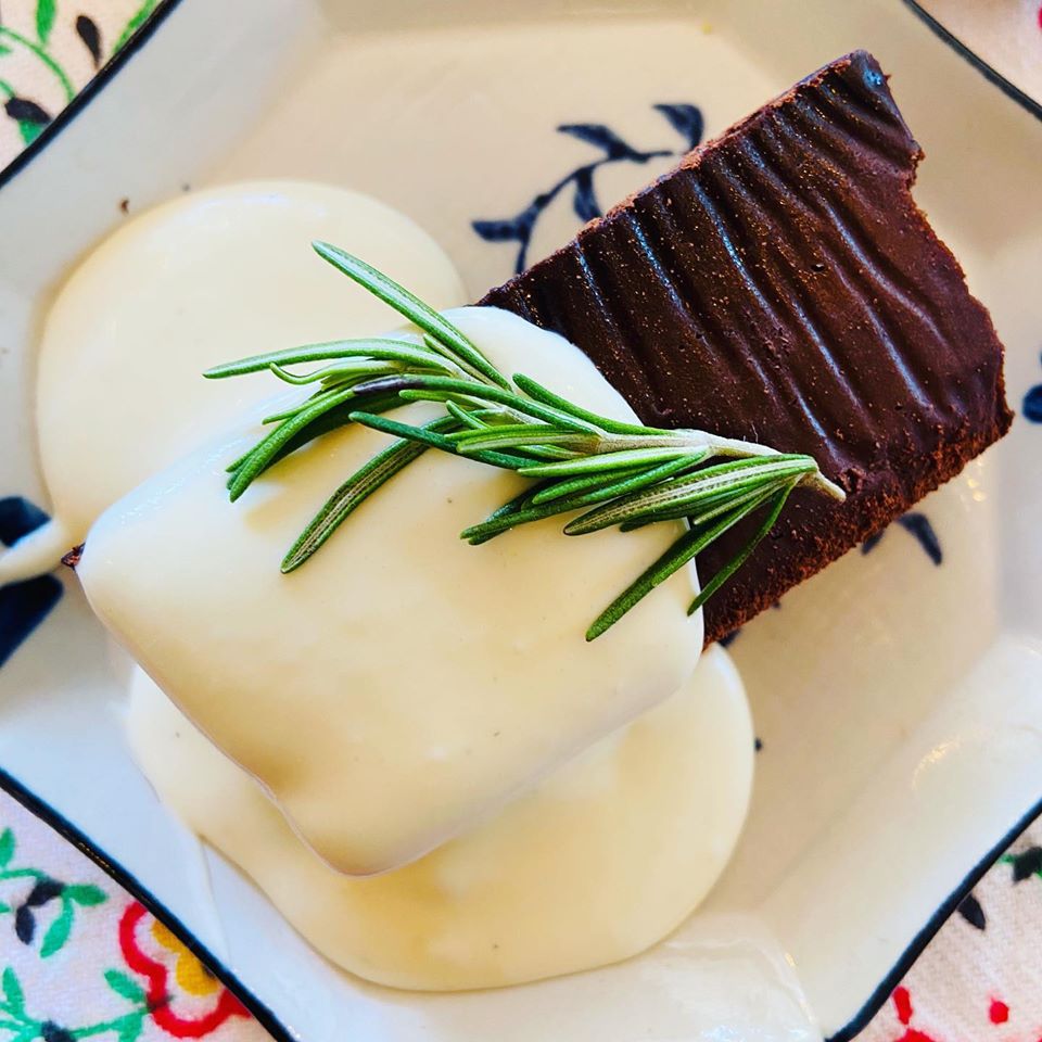 YOO CHAN CAFE, เล เกลือ คาเฟ่, Momentum Cafe, Sugar Dish Homemade Cake, แดดส่องคาเฟ่, Chan Cafe', URSular Cafe, ปูจ๋าคาเฟ่ จันทบุรี, บางเวลา กาแฟและแกลเลอรี่