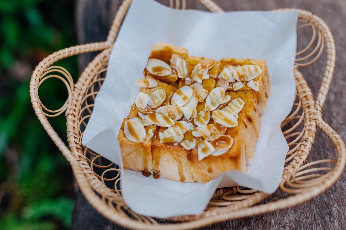 White House Forest, เกษม : KASEM Coffee, Rosie.nak, Luk Labb Coffee, Grande KAFE, KFD in Town, สวรรค์บ้านนา คาเฟ่ Food &amp; Drink, กอหญ้า คาเฟ่, ณ บุ่ง Coffee, polar polar CAFE', Yellow Pumpkin, ร้าน Yellow Pumpkin เปิดบริการตามปกติ 11.00-17.00 น. (ปิดวันพฤหัสบดี), I'm home cafe, ประจำอำเภอ, glinfon, 382 Space Café, La-Moon cafe'