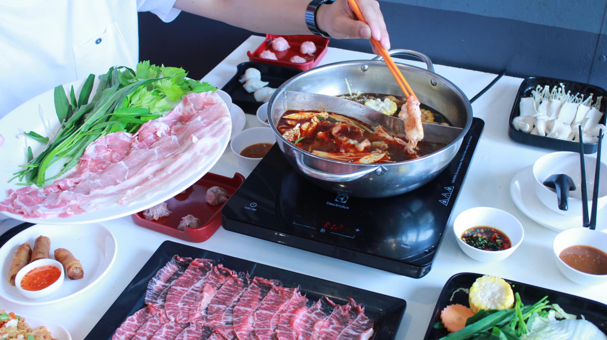 กอบัว, บ้านอาหารไทย, บ้านบัว, บ้านรั้วไม้ Cuisine &amp; Cafe, ครัวหอมมันปู, ร้านไหน อุทยานหินเขางู ราชบุรี, สวนอาหาร รางตาล, Pakmud แซ่บหมูทะ, สาขาโพธาราม, ถึงพริกถึงขิง, มะม่วงคู่, เนื้อต้มบ้านสิงห์ เจ๊ติ๋ม, โกรกแดง, ชุมทางของอร่อย, Mainichi365, Octospider restaurant, Lim cafe Photaram, ครัวตะนาวศรี สวนผึ้ง ราชบุรี, อาตี๋โกปี๊, โอปอชิฟฟ่อนเค้ก, ก๋วยเตี๋ยวปลาแม่กลอง, ติ๋มเค้กมะพร้าวอ่อน, ก๋วยเตี๋ยวโบราณป้าฮวย, โอ่งข้าวโอ่งน้ำ, ครัวม่อนไข่ สวนผึ้ง ราชบุรี, ShabuDo