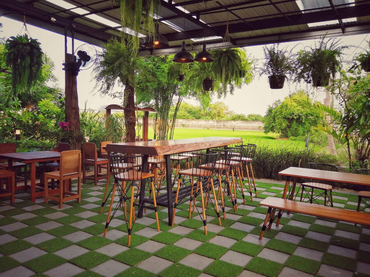 Hansacafe.food.garden, Green House Bistro, BECX, Plantnery Green Café, Langbaan cafe&amp;chill, ฉลู คาเฟ่, Mom’s Veggie Cafe, Another Home Cafe, Me Long Cafe, ร.เรือตัวอ้วน, Slot Co-Working Space, Mitte Coffee, Mita Coffee and Art, Bluebell Café, 10cc Coffee