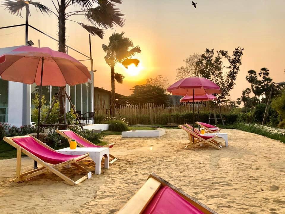 Smitten Cafe and Decor, Thong Ampai Café, THREE Cafe, Continue.cafe, Sunday in 345 cafe, Aprilhouse, The Aileen Cafe', Oliva Cafe, The Kottage Cafe, Plant Cafe, ปิ่นโตนามีตาล, Baan Kanom De'Pathum, Pumpkin Art Town, Mushroom Hut Cafe, KAD Cafe - กาด คาเฟ่, ADAM cafe