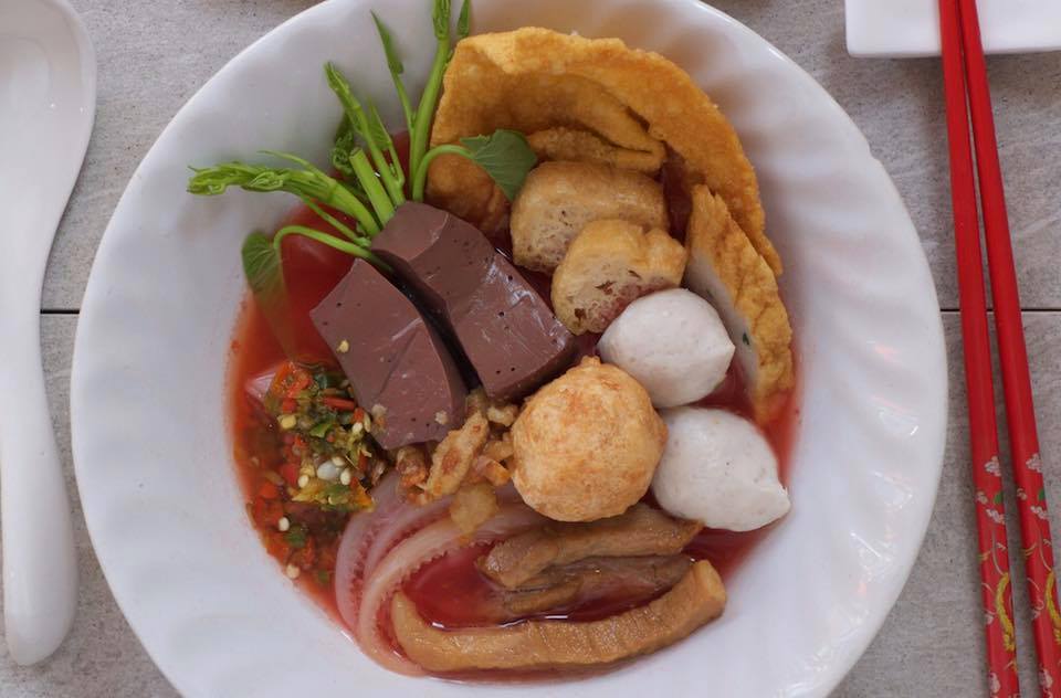 Anya Authentic Thai Cuisine, Kinu, สาขาเสาชิงช้า, ภูธรบาร์, ครัวอัปษร, สาขาถนนดินสอ, ขนมกุ๋ยช่ายเจ๊ต้อย, ตาชัยก๋วยเตี๋ยวสุโขทัย, โกปี๊เฮี้ยะไถ่กี่ ณ เสาชิงช้า, ไทยทำ เกาเหลาสมองหมู, จิต เตาถ่าน, ศิริพรโภชนา, มนต์ นมสด, เจ๊นี เผือกหิมะ, ลูกชิ้นหมูแพร่งนรา, นายอ้วนเย็นตาโฟเสาชิงช้า, สุขนิยม ขนมครกสิงคโปร์, ทิพย์สมัย ผัดไทยประตูผี, เช็งซิมอี๊ , สาขาเสาชิงช้า, Bite and Bond, ร้านติ่นฟง Tinn Feng, บรรพชน Bun Bar Chon, นมโจ เสาชิงช้า, ข้าวหมูแดงนายชุน