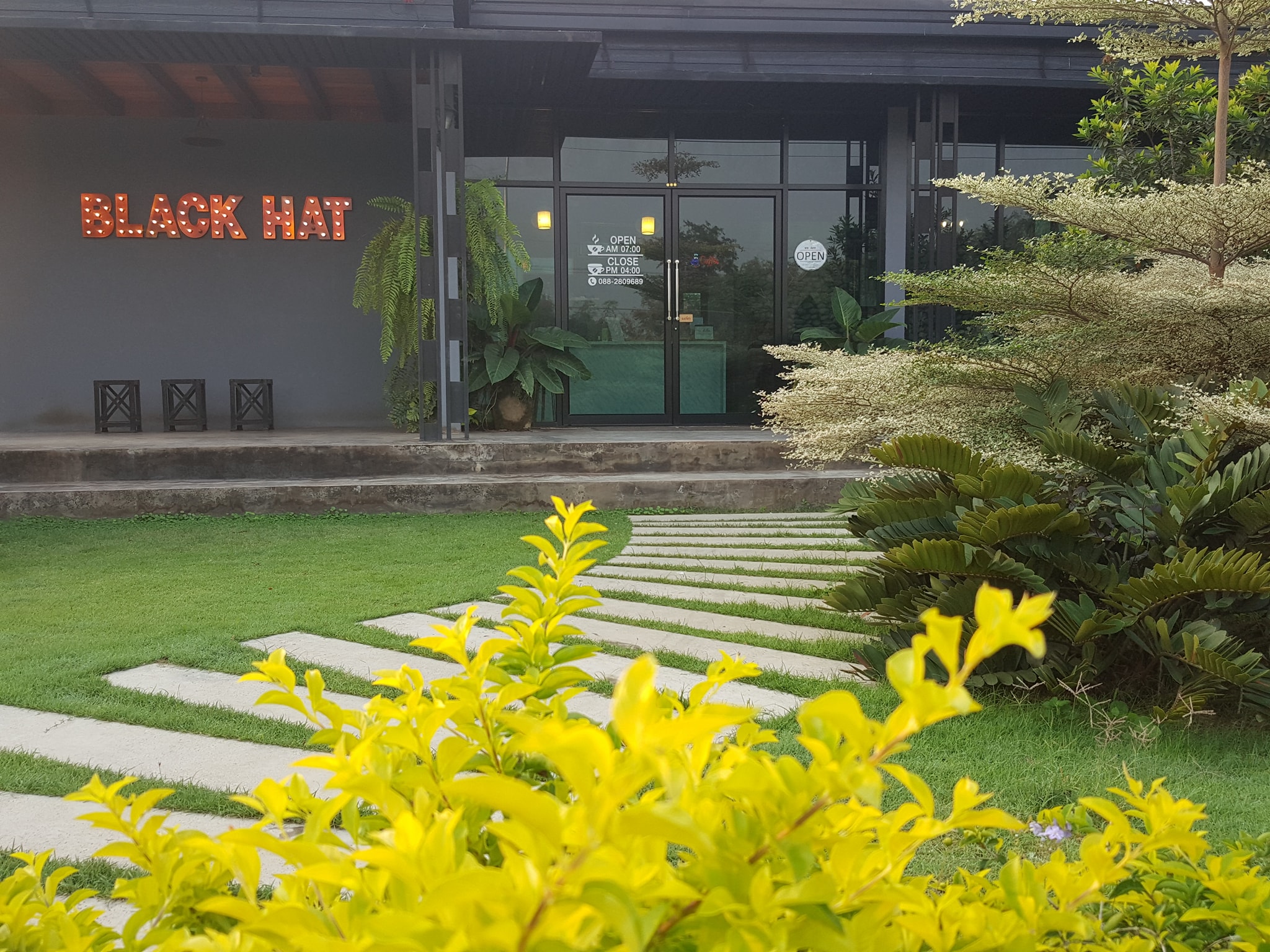 ชิมฮง คาเฟ่ - Chim Hong Cafe, Makesense, Kalamong, เดอ นา คาเฟ่, Benandson Cafe’, Chamcha Cafe, The Weekend Moka, เดี๋ยวเจอสวน&amp;คาเฟ่, Caffe' De Chalawan, Black Hat, Mouth Cafe, Apsara Café Phichit