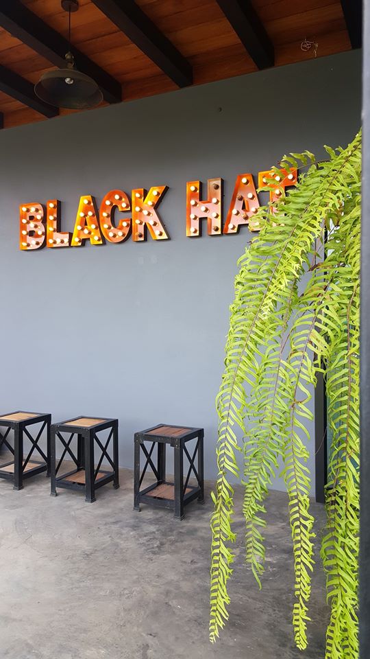 ชิมฮง คาเฟ่ - Chim Hong Cafe, Makesense, Kalamong, เดอ นา คาเฟ่, Benandson Cafe’, Chamcha Cafe, The Weekend Moka, เดี๋ยวเจอสวน&amp;คาเฟ่, Caffe' De Chalawan, Black Hat, Mouth Cafe, Apsara Café Phichit