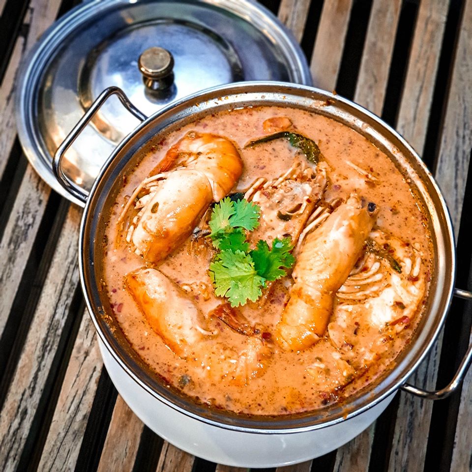 RARIN : BKK Riverside Venue, บ้านเอกเขนก ชัยพฤกษ์, The local Restaurant, Waterside Karaoke Restaurant, พหลวิว, River Wine Karaoke Restaurant, Green Bar and Restaurant, Chocolate Ville, Hard Rock Cafe Bangkok