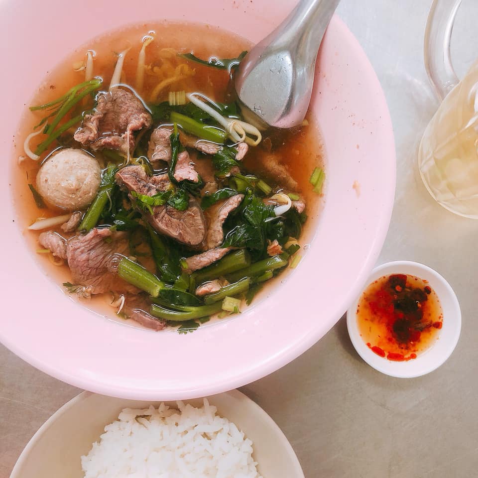 เกาเหลาเนื้อเปื่อยตลาดพลู ต.จันทร์เพ็ญ, กิตติก๋วยเตี๋ยวเป็ด, ราชรสเนื้อตุ๋น, ร้านก๋วยเตี๋ยวเรือป๋ายักษ์, ก๋วยเตี๋ยวเรือ ลำพาย 