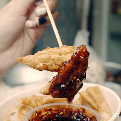 ครัวส้มหอม, Buttercoffs., แดง โภชนา, ลูกชิ้นปลากรายทอด ชัย เศรษฐีเรือทอง, นายอ้วนเย็นตาโฟเสาชิงช้า, ตาชัยก๋วยเตี๋ยวสุโขทัย, 3rd CAFÉ, เหลี่ยมนมสด, ลูกชิ้นหมูแพร่งนรา, เจ๊นี เผือกหิมะ, ภูธรบาร์, โกปี๊เฮี้ยะไถ่กี่ ณ เสาชิงช้า, นมโจ เสาชิงช้า, ข้าวหมูแดงนายชุน, มนต์ นมสด