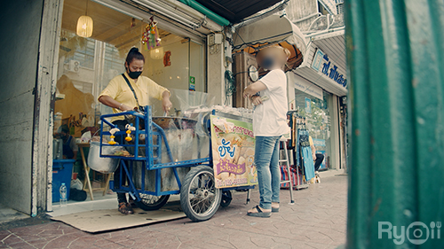 ครัวส้มหอม, Buttercoffs., แดง โภชนา, ลูกชิ้นปลากรายทอด ชัย เศรษฐีเรือทอง, นายอ้วนเย็นตาโฟเสาชิงช้า, ตาชัยก๋วยเตี๋ยวสุโขทัย, 3rd CAFÉ, เหลี่ยมนมสด, ลูกชิ้นหมูแพร่งนรา, เจ๊นี เผือกหิมะ, ภูธรบาร์, โกปี๊เฮี้ยะไถ่กี่ ณ เสาชิงช้า, นมโจ เสาชิงช้า, ข้าวหมูแดงนายชุน, มนต์ นมสด