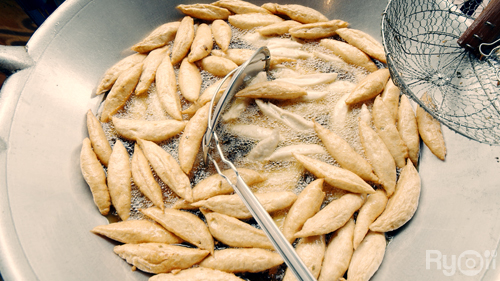 ครัวส้มหอม, Buttercoffs., แดง โภชนา, ลูกชิ้นปลากรายทอด ชัย เศรษฐีเรือทอง, นายอ้วนเย็นตาโฟเสาชิงช้า, ตาชัยก๋วยเตี๋ยวสุโขทัย, 3rd CAFÉ, เหลี่ยมนมสด, ลูกชิ้นหมูแพร่งนรา, เจ๊นี เผือกหิมะ, ภูธรบาร์, โกปี๊เฮี้ยะไถ่กี่ ณ เสาชิงช้า, นมโจ เสาชิงช้า, ข้าวหมูแดงนายชุน, มนต์ นมสด