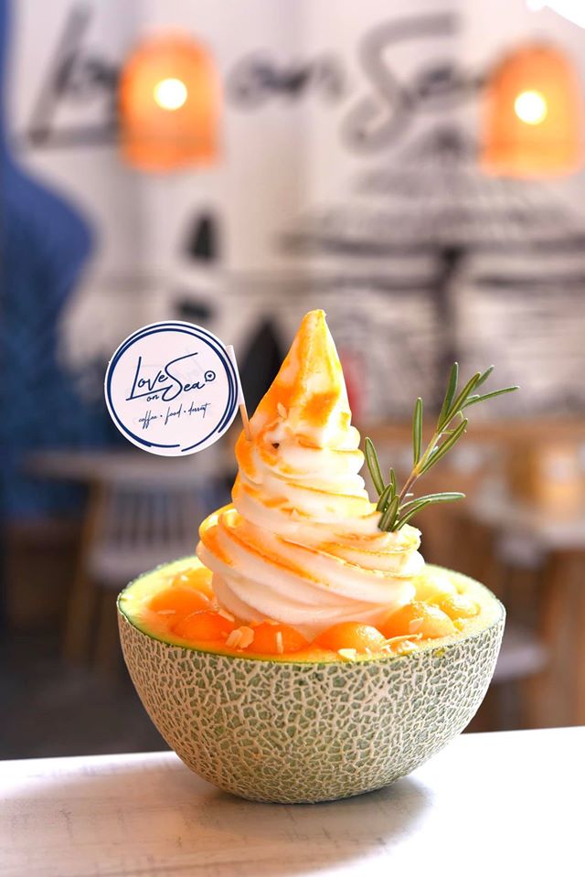 Pakron - พักร้อน เกาะล้าน, Fat Submarine Cafe, เกาะล้านคอฟฟี่แคมป์, Maharak Cafe, Never too small kohlarn, Love on sea, บัวลอยวันวานคาเฟ่ เกาะล้าน