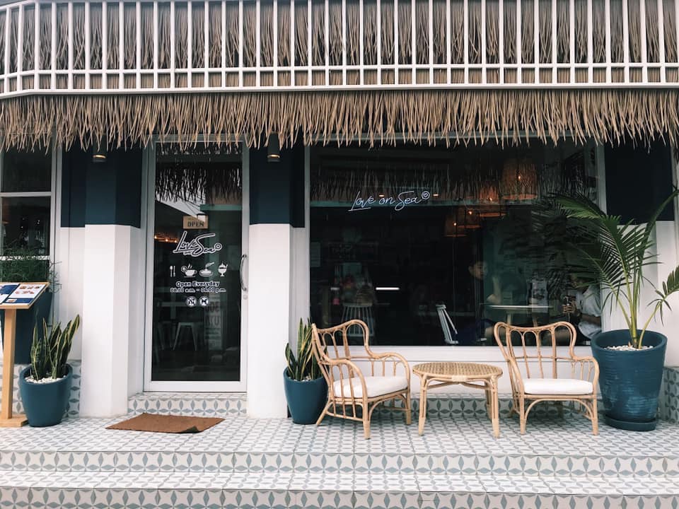 Pakron - พักร้อน เกาะล้าน, Fat Submarine Cafe, เกาะล้านคอฟฟี่แคมป์, Maharak Cafe, Never too small kohlarn, Love on sea, บัวลอยวันวานคาเฟ่ เกาะล้าน