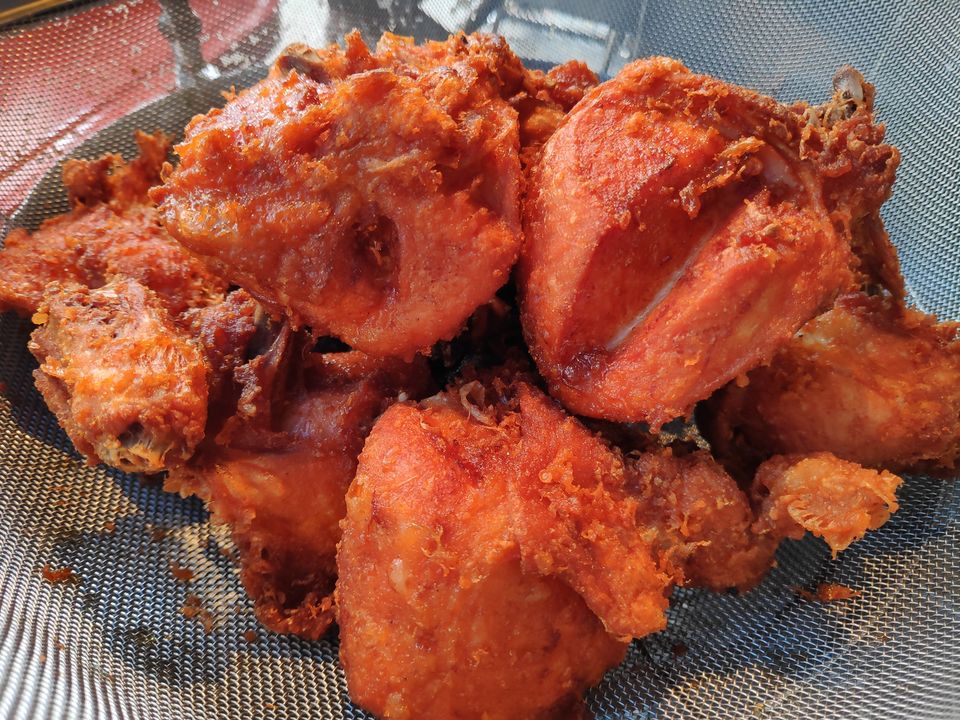 สวนชื่นสุข, Ar Restaurant Hatyai 嗳, ศิริ ต้มเลือดหมูหาดใหญ่, ไก่กรอบพี่เน่, ในรู, กุ๊กชัยติ่มซำ-ก๋วยเตี๋ยวราดหน้าปลากะพง, ร้านใต้ขอย ซอยตัน, กันเอง, หนานหยวน บะหมี่เกี๊ยวกุ้ง, สาขาปุณณกัณฑ์, ป่ายาง, บ้านก้ามปู, โชคดีแต่เตี้ยม บะกุ๊ดเต๋, ไก่ทอดหาดใหญ่มีนา, ร้านราดหน้าโกฉ่อน, ขนมจีนป้าชื่น, Space Bar, ขนมไข่เตาถ่านน้องนิล&amp;คาเฟ่, ข้าวต้มรถแดง