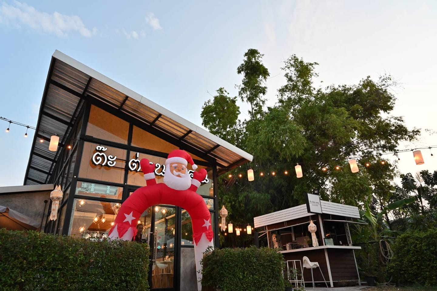 ล้าน เหนือ-น่าน อาหารเหนือ, เนื้อเหนือ Neua.Neur.Bkk, ต๋องเต็มโต๊ะ, สาขาพุทธมณฑล สาย 2, อองตอง ข้าวซอย, ละอ่อน น้ำเงี้ยว อาหารเหนือ, เฮือนลำพูน, รัชดาอาหารเหนือ, ร้านลำแต๊ๆ อาหารพื้นเมือง, ข้าวซอยลำดวนฟ้าฮ่ามเชียงใหม่, สาขาวิภาวดีรังสิต 58, หอมด่วน, ต๊ะต่อนยอน, Cr. ภาพทั้งหมดจาก Facebook ต๊ะต่อนยอน อาหารเหนือ, ฮ้านจาวเหนือ, ต๋องเหนือ Express, ข้าวซอยเชียงใหม่ ตรงข้ามกรมศุลกากร, ครัวเจียงใหม่, ครัวมะแข่น, กาดหลวง มินิ