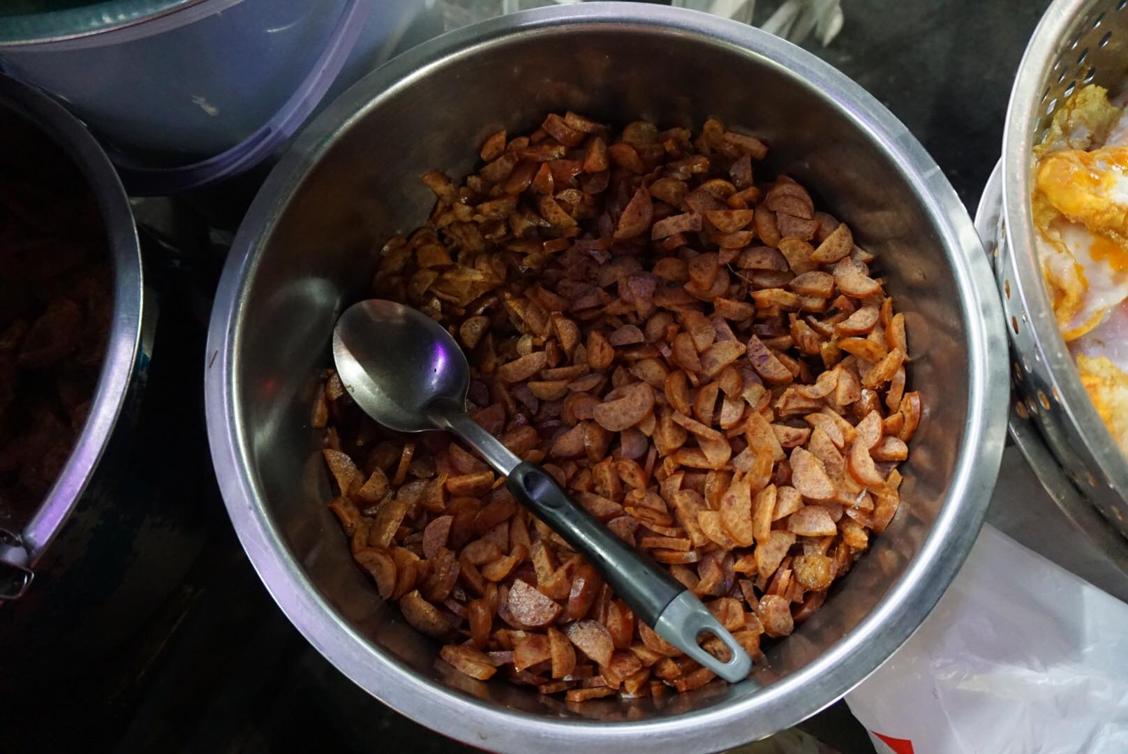 ก๋วยเตี๋ยวต้มยำกากหมูสูตรโบราณ ท่าน้ำนนท์, กินปูเมืองนนท์, ข้าวผัดโบราณ ท่าน้ำนนท์, นนท์ตำแหลก, ขนมฝรั่งแม่ไน้ ตลาดนนทบุรี, Nont Bakery, เจ๊ตาหมูสะเต๊ะ, ปัง ปัง 85 องศา, เกาเหลาเมืองนนท์