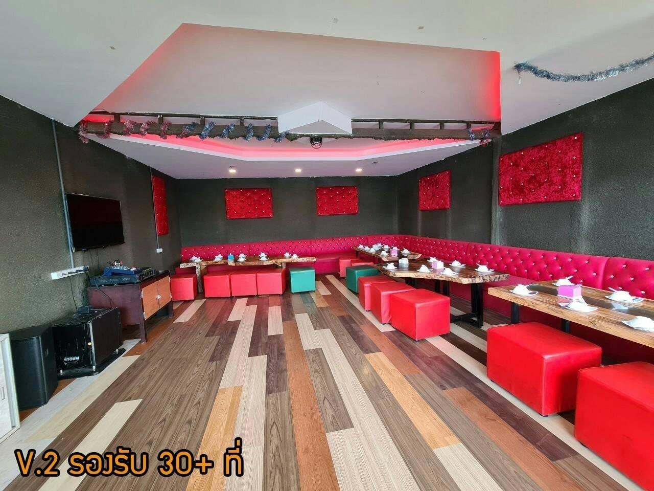 RARIN : BKK Riverside Venue, บ้านเอกเขนก ชัยพฤกษ์, The local Restaurant, Waterside Karaoke Restaurant, พหลวิว, River Wine Karaoke Restaurant, Green Bar and Restaurant, Chocolate Ville, Hard Rock Cafe Bangkok