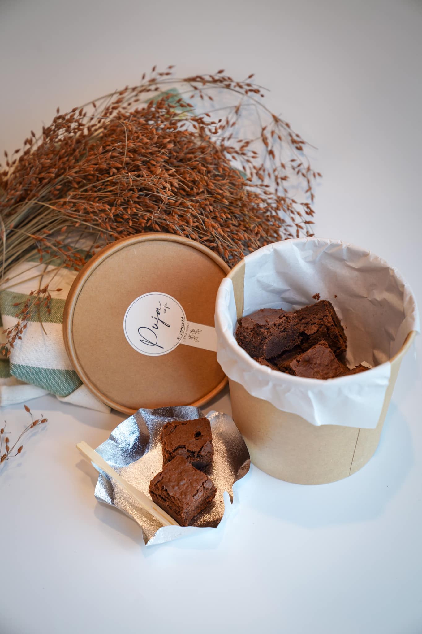 YOO CHAN CAFE, เล เกลือ คาเฟ่, Momentum Cafe, Sugar Dish Homemade Cake, แดดส่องคาเฟ่, Chan Cafe', URSular Cafe, ปูจ๋าคาเฟ่ จันทบุรี, บางเวลา กาแฟและแกลเลอรี่