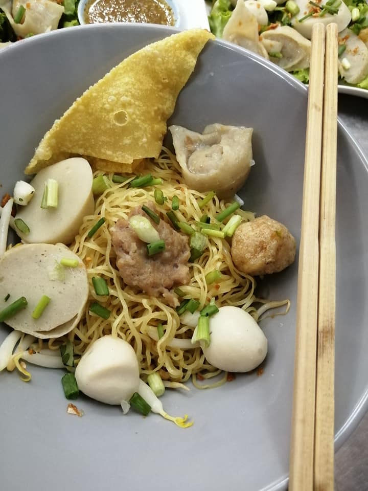 ประจักษ์, REN Cafe and Goods, Tostato Charoen Krung, ตั้งใจย่าง, Sarnies Bangkok, HĒIJīi Bangkok, เล่าสี่ เกาเหลาเลือดหมู, Henryfry, ทับทิมกรอบ หน้าวัดสุทธิ, ลูกชิ้นปลาเจ้าหลง, Baan Phadthai, เชอร์รี่ เย็นตาโฟ, ร้านเหรียญทอง เจริญกรุง 23, ก๋วยเตี๋ยวหลอดเจ๊ใหญ่, ฮ้งลูกชิ้นปลาเยาวราช