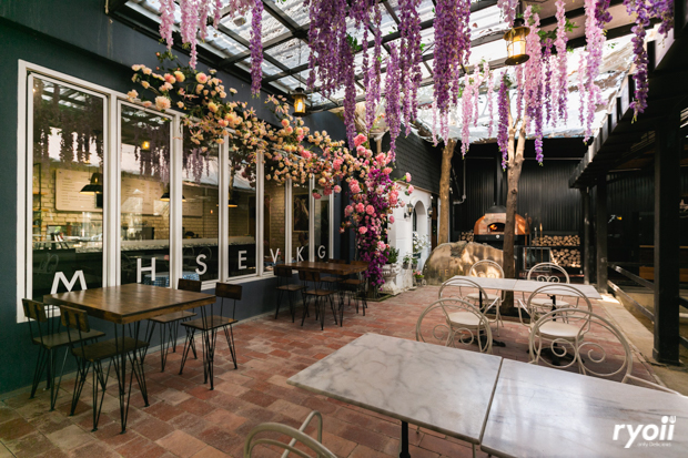 Pizzeria Limoncello, เชฟถนอม, กลมกล่อม BY CHEF AKE, Ciao Pizza, Pizza Aroy, Pizza Massilia, Grazie Pizzeria, The Garden Dough, Lanta Pizzeria, Mama Dolores, PizzaPazza, Dressage Horse Café, Pizzazo, Shelter Pizza พิซซ่าเตาถ่าน