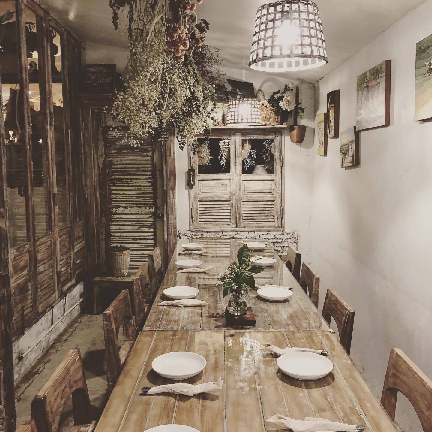 Cypher Gelato, สุกี้จินดา, สาขาลาดพร้าววังหิน, เถ่าชิ่ว น้ำเต้าหู้มือหนึ่ง, เตาถ่าน หมูกระทะ, Unfinished Coffee Roaster, เซี้ยม ก๋วยเตี๋ยวสุโขทัย วังหิน, เครปป้าเฉื่อย, สาขา Plaza Lagoon, เฝอ'54, สาขาลาดพร้าววังหิน 60, ซ้งเป็ดพะโล้, ผัดไทยวังหิน Showปัง, ราดหน้าฟาไฉ, โกวนัน, โกวใหญ่ ก๋วยเตี๋ยวหมูต้มยำ, รัตนา ราชาบะหมี่เกี๊ยวข้าวหมูแดง, ทวีชัยเป็ดพะโล้, กล้วยทอดล้านช้าง, Wood Café, หมูมาไก่ไป, เลิศทิพย์วังหิน, ก๋วยเตี๋ยวต้มยำไข่ลาวา, Buta Shabu, โก โรตีชาชัก ลาดพร้าววังหิน