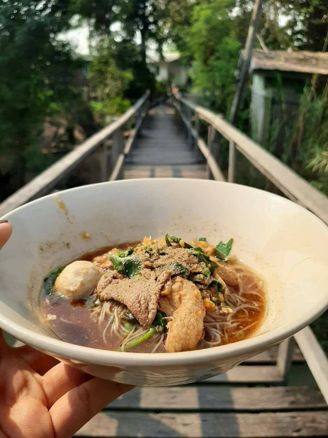 ก๋วยเตี๋ยวเรือในคลอง อยุธยา, กรุงเก่า"เตี๋ยวเรือ", ร้านก๋วยเตี๋ยวเรือโอ่งบนแพริมแม่น้ำน้อย, ก๋วยเตี๋ยวเรือกิมหลวน อยุธยา, ก๋วยเตี๋ยวเรือ ตาลเดี่ยว'เตี๋ยวเรือ, ก๋วยเตี๊ยวลุงแจ๊ะ (บัวหวาน), ร้านก๋วยเตี๋ยวตาไห (คลองท่อ), ก๋วยเตี๋ยวเรือแม่วันดี อยุธยา