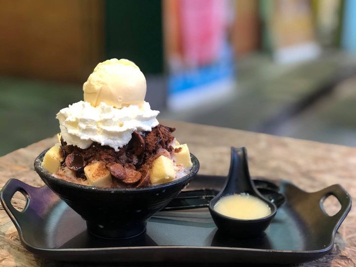 Anya Authentic Thai Cuisine, Kinu, สาขาเสาชิงช้า, ภูธรบาร์, ครัวอัปษร, สาขาถนนดินสอ, ขนมกุ๋ยช่ายเจ๊ต้อย, ตาชัยก๋วยเตี๋ยวสุโขทัย, โกปี๊เฮี้ยะไถ่กี่ ณ เสาชิงช้า, ไทยทำ เกาเหลาสมองหมู, จิต เตาถ่าน, ศิริพรโภชนา, มนต์ นมสด, เจ๊นี เผือกหิมะ, ลูกชิ้นหมูแพร่งนรา, นายอ้วนเย็นตาโฟเสาชิงช้า, สุขนิยม ขนมครกสิงคโปร์, ทิพย์สมัย ผัดไทยประตูผี, เช็งซิมอี๊ , สาขาเสาชิงช้า, Bite and Bond, ร้านติ่นฟง Tinn Feng, บรรพชน Bun Bar Chon, นมโจ เสาชิงช้า, ข้าวหมูแดงนายชุน