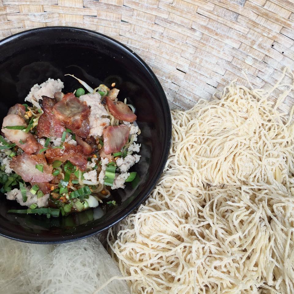 Anya Authentic Thai Cuisine, Kinu, สาขาเสาชิงช้า, ภูธรบาร์, ครัวอัปษร, สาขาถนนดินสอ, ขนมกุ๋ยช่ายเจ๊ต้อย, ตาชัยก๋วยเตี๋ยวสุโขทัย, โกปี๊เฮี้ยะไถ่กี่ ณ เสาชิงช้า, ไทยทำ เกาเหลาสมองหมู, จิต เตาถ่าน, ศิริพรโภชนา, มนต์ นมสด, เจ๊นี เผือกหิมะ, ลูกชิ้นหมูแพร่งนรา, นายอ้วนเย็นตาโฟเสาชิงช้า, สุขนิยม ขนมครกสิงคโปร์, ทิพย์สมัย ผัดไทยประตูผี, เช็งซิมอี๊ , สาขาเสาชิงช้า, Bite and Bond, ร้านติ่นฟง Tinn Feng, บรรพชน Bun Bar Chon, นมโจ เสาชิงช้า, ข้าวหมูแดงนายชุน