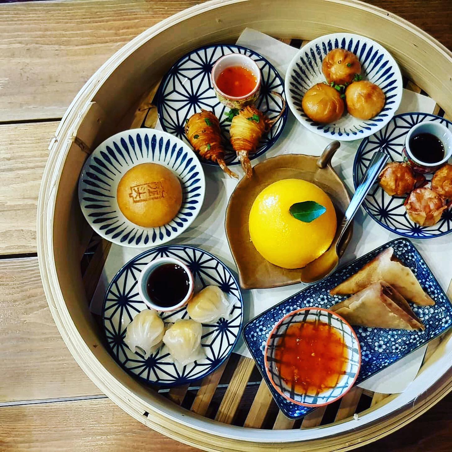 ติ๋มเกี๊ยวยักษ์, แกงกระหรี่คุณมาลี, Hongkong Dimsum, เหอ เฉิน ฟง, ข้าวขาหมูนายอุ๊ , เกี้ยมอี๋โบราณเจ๊ชุง, ขนมบั๊วเกี้ยไหหลำโบราณ, ข้าวขาหมูเฮียโอว, บะหมี่จับกัง เยาวราช, ก๋วยเตี๋ยวเป็ดนายเมา, ราดหน้า ท่ง ฮั่ว เฮง "เฮียตั๋ง", JAO.UN - 早安, ตี๋หยกกาแฟโบราณ, Lhong Tou Cafe, ZONG TER - 松德