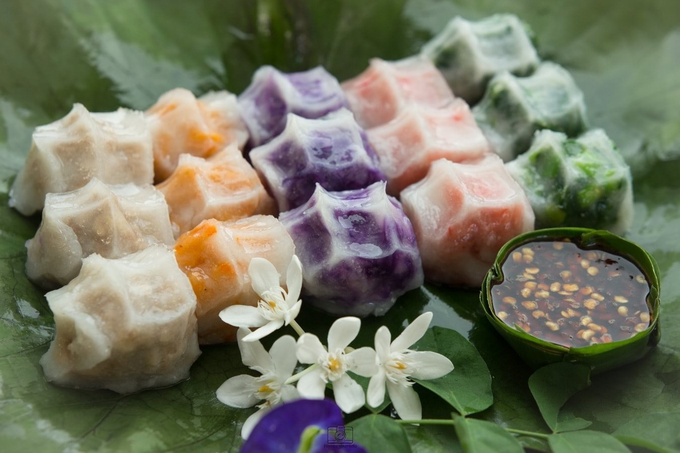 ร้านอาตี๋กุยช่าย, ร้าน ขนมกุยช่าย นายฮี้, กุยช่ายมิสหมวย, กุยช่ายสะพานหัน, ปากร้ายกุ้ยช่ายทอดตอกไข่, ขนมกุยช่ายนายพี, กุยช่ายคุณย่าวิไล, กระเพาะปลาเจ๊เอ็ง, กุยช่ายอาแปะเจ้าเก่า, อาเฟงลี่, ขนมกุ๋ยช่ายเจ๊ต้อย, กุ้ยช่ายคุณแม่, กุยช่ายเจ๊มล, กุยช่ายคุณแอ๋ววังหลัง, ท้องย้อยกุยช่าย, กุยช่ายเจ๊หมวย, เพลินเพลิน กุยช่ายทอดกรอบ