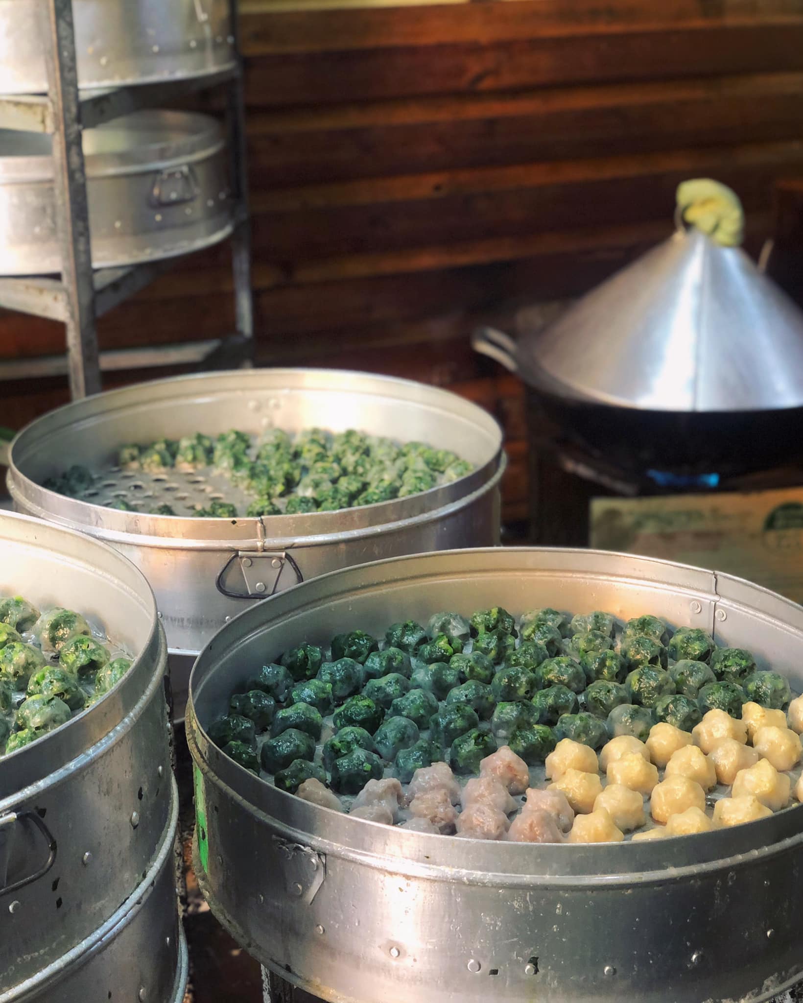 ร้านอาตี๋กุยช่าย, ร้าน ขนมกุยช่าย นายฮี้, กุยช่ายมิสหมวย, กุยช่ายสะพานหัน, ปากร้ายกุ้ยช่ายทอดตอกไข่, ขนมกุยช่ายนายพี, กุยช่ายคุณย่าวิไล, กระเพาะปลาเจ๊เอ็ง, กุยช่ายอาแปะเจ้าเก่า, อาเฟงลี่, ขนมกุ๋ยช่ายเจ๊ต้อย, กุ้ยช่ายคุณแม่, กุยช่ายเจ๊มล, กุยช่ายคุณแอ๋ววังหลัง, ท้องย้อยกุยช่าย, กุยช่ายเจ๊หมวย, เพลินเพลิน กุยช่ายทอดกรอบ