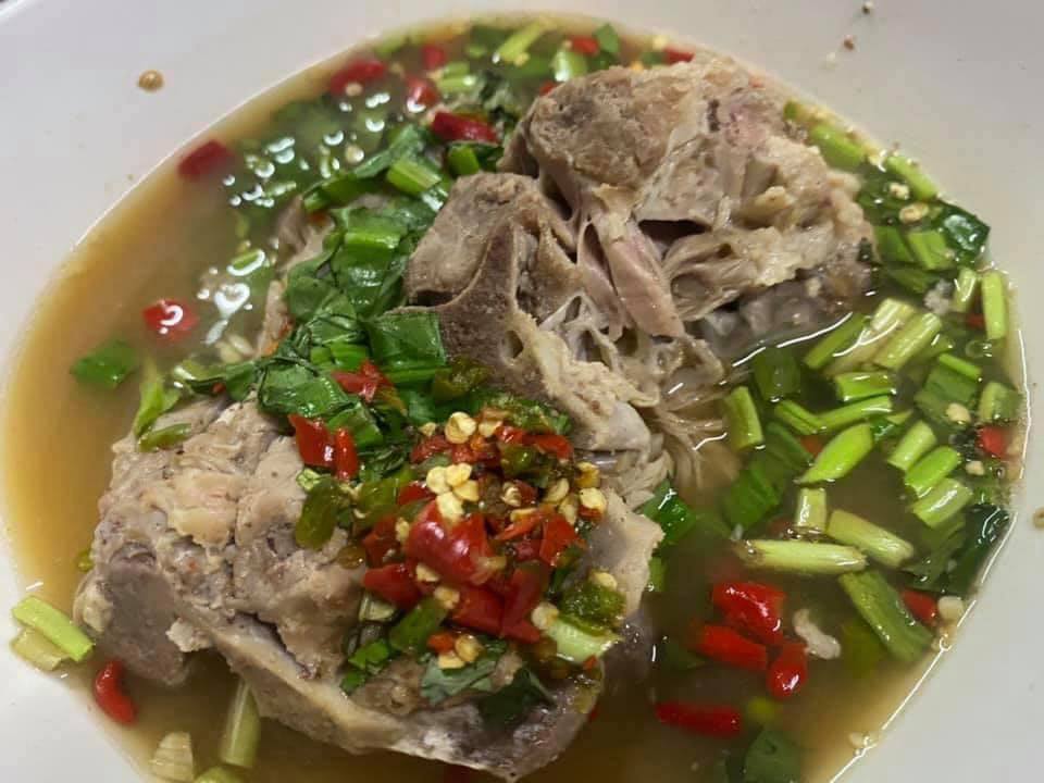 หลังรามฯเมี่ยงปลาเผา, ก๋วยเตี๋ยวกระดูกหมูป้ายเหลือง ลุงจำเนียร, แกงป่า, หนึ่งปูม้าทะเลเผา , โจ๊กข้อไก่ VS., ร้านอาหารจันทน์หอม