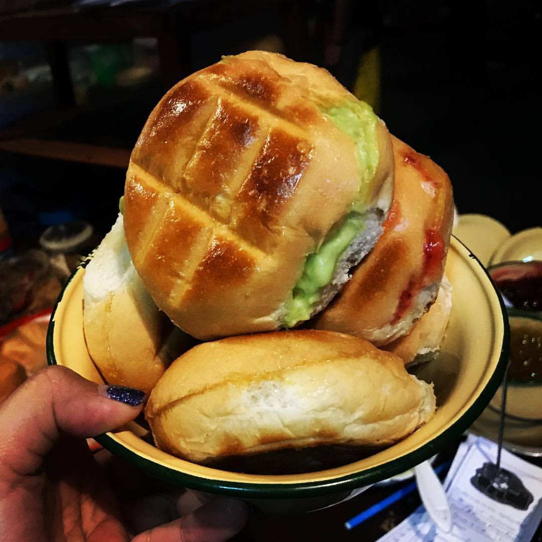 Anya Authentic Thai Cuisine, Kinu, สาขาเสาชิงช้า, ภูธรบาร์, ครัวอัปษร, สาขาถนนดินสอ, ขนมกุ๋ยช่ายเจ๊ต้อย, ตาชัยก๋วยเตี๋ยวสุโขทัย, โกปี๊เฮี้ยะไถ่กี่ ณ เสาชิงช้า, ไทยทำ เกาเหลาสมองหมู, จิต เตาถ่าน, ศิริพรโภชนา, มนต์ นมสด, เจ๊นี เผือกหิมะ, ลูกชิ้นหมูแพร่งนรา, นายอ้วนเย็นตาโฟเสาชิงช้า, สุขนิยม ขนมครกสิงคโปร์, ทิพย์สมัย ผัดไทยประตูผี, เช็งซิมอี๊ , สาขาเสาชิงช้า, Bite and Bond, ร้านติ่นฟง Tinn Feng, บรรพชน Bun Bar Chon, นมโจ เสาชิงช้า, ข้าวหมูแดงนายชุน