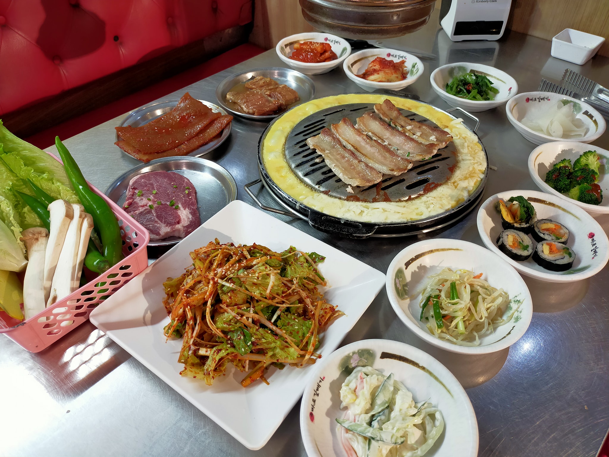 Baan suki, Y.O.U หมูกระทะ, JJANG restaurant and BBQ, ฮ่องเต้ สุกี้-ปิ้งย่าง บุฟเฟ่ต์, สุกี้ตี๋น้อย, สาขาเลียบด่วนเอกมัยรามอินทรา, BestBeef, ปิ้ง-ย่างเทวดา, Happy Suki, 18 มงกุฎ สุกี้-ชาบู, สุกี้ดารา, อร่อยติ่มซำ สุกี้สไตล์ฮ่องกง
