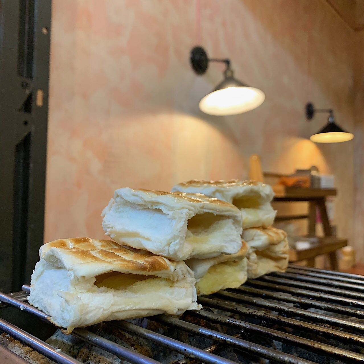 เจ๊โอว, กุยช่ายอาแปะเจ้าเก่า, มณีจ๋า ซีฟู้ด, ตุ้งแฉ่เตาถ่าน, เสน่ห์ ลาบก้อย, ต้าเสี่ยวหม่าล่า, อั่งเป่าหม่าล่าชาบู, ซ้งเป็ดพะโล้, สาขาสามย่าน, Engchuan Chufang, สมบูรณ์โภชนา, สาขาบรรทัดทอง, เอ๋ ซีฟู้ด, ทับทิม, พาข้าว-บรรทัดทอง, ก๋วยเตี๋ยวเอี่ยมน้อย, โจ๊กสามย่าน, สาขาบรรทัดทอง, เจ๊เกียง, เช็งซิมอี๊, สาขาสเตเดียมวัน, ลูกชิ้นปลาบรรทัดทอง, แหลกไม่แหลก, Kemuri, หมูสะเต๊ะ ซีอิ๊วดำ มิ้งโภชนา, ยำเจ้ศรี, น้ำเต้าหู้เจ๊วรรณ, ตั้งซุ่ยเฮงโภชนา, ปังเด็ด, สาขาบรรทัดทอง, ท่าน้ำนัว Thanamnua, บัวลอยปริญญา ลาวาไส้ทะลัก, รสดีเด็ด บ้านคุณนพ, Roddeeded BAAN KHUN NOP, ทวีโชคหมูกะทะ สาขา9 บรรทัดทอง