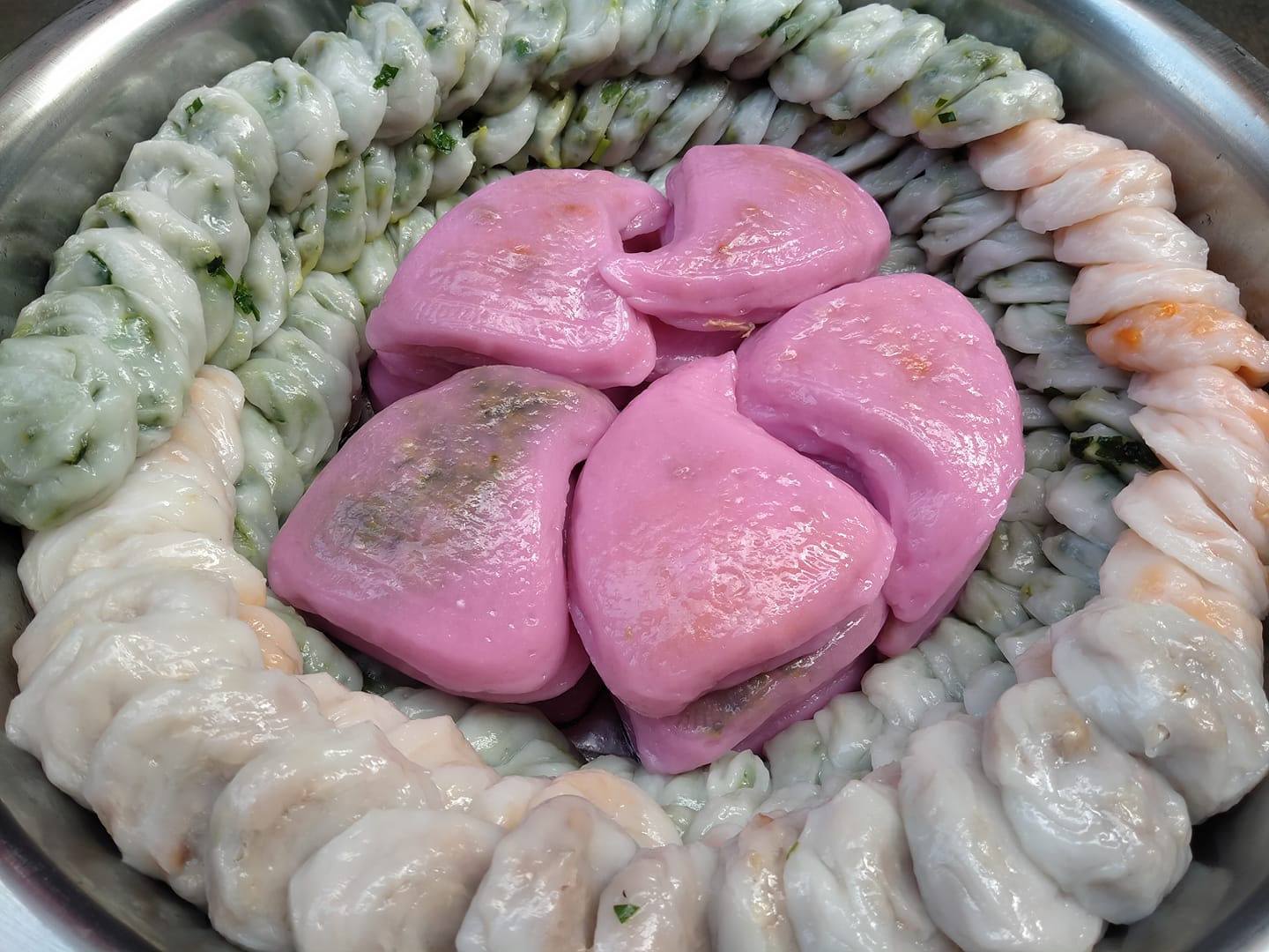 ร้านอาตี๋กุยช่าย, ร้าน ขนมกุยช่าย นายฮี้, กุยช่ายมิสหมวย, กุยช่ายสะพานหัน, ปากร้ายกุ้ยช่ายทอดตอกไข่, ขนมกุยช่ายนายพี, กุยช่ายคุณย่าวิไล, กระเพาะปลาเจ๊เอ็ง, กุยช่ายอาแปะเจ้าเก่า, อาเฟงลี่, ขนมกุ๋ยช่ายเจ๊ต้อย, กุ้ยช่ายคุณแม่, กุยช่ายเจ๊มล, กุยช่ายคุณแอ๋ววังหลัง, ท้องย้อยกุยช่าย, กุยช่ายเจ๊หมวย, เพลินเพลิน กุยช่ายทอดกรอบ