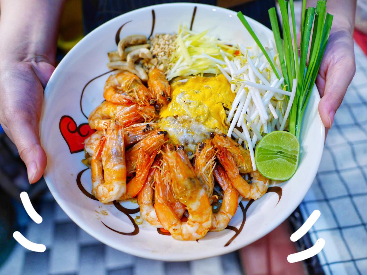 บ้านใหญ่ผัดไทยเตาถ่าน, ผัดไทยคุณยาย เสนาวิลล่า, ซอย7 แฮปปี้แลนด์, ผัดไทยหน้าช่องฯ, ผัดไทยายแถม ถนนวิสุทธิกษัตริย์, ทิพย์สมัย ผัดไทยประตูผี, ลุงภา ผัดไทย เจ้าเก่า, ผัดไทยเสวย ลาดพร้าว71, ประทุมทิพย์ผัดไทย, ผัดไทยวังหิน Showปัง, พรพิมลผัดไทย หอยทอด ราดซอสมันกุ้งรัชดา3แยก8 , เฮงหอยทอดชาวเล, ผัดไทยไฟทะลุ, ผัดไท นรกแตก, ผัดไทยรสเด็ดวงเวียนใหญ่ ไม่ใส่ผงชูรส, สอบถามเพิ่มเติม โทร. 02 438 8388, ผัดไทเทเวศร์ 359