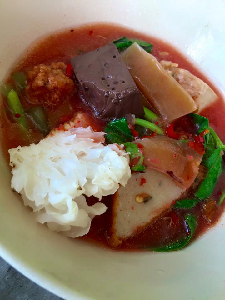 ก๋วยเตี๋ยวสูตรโบราณป้าพร, ร้านหอยทอดสิงห์บุรี, หมูสะเต๊ะ เฮียแกละ, ร้านจุ้งบริการ, ก๋วยเตี๋ยวหมูเฮียติ่ง, ก๋วยเตี๋ยวหมูเฮียติ่ง เปิดบริการตามปกติ ทุกวัน เวลา 10:00–19:00 น. สอบถามเพิ่มเติม โทร. 081 365 8495 , ร้านหอยทอดย่าชิต หน้าวัดธรรมนิยม อยุธยา, ก๋วยเตี๋ยวเรือไก่ฉีกป้าปุ๊, บ้านไม้ริมน้ำ, ก๋วยเตี๋ยวไทยบ้านคุณยายหยด สาขาอยุธยา