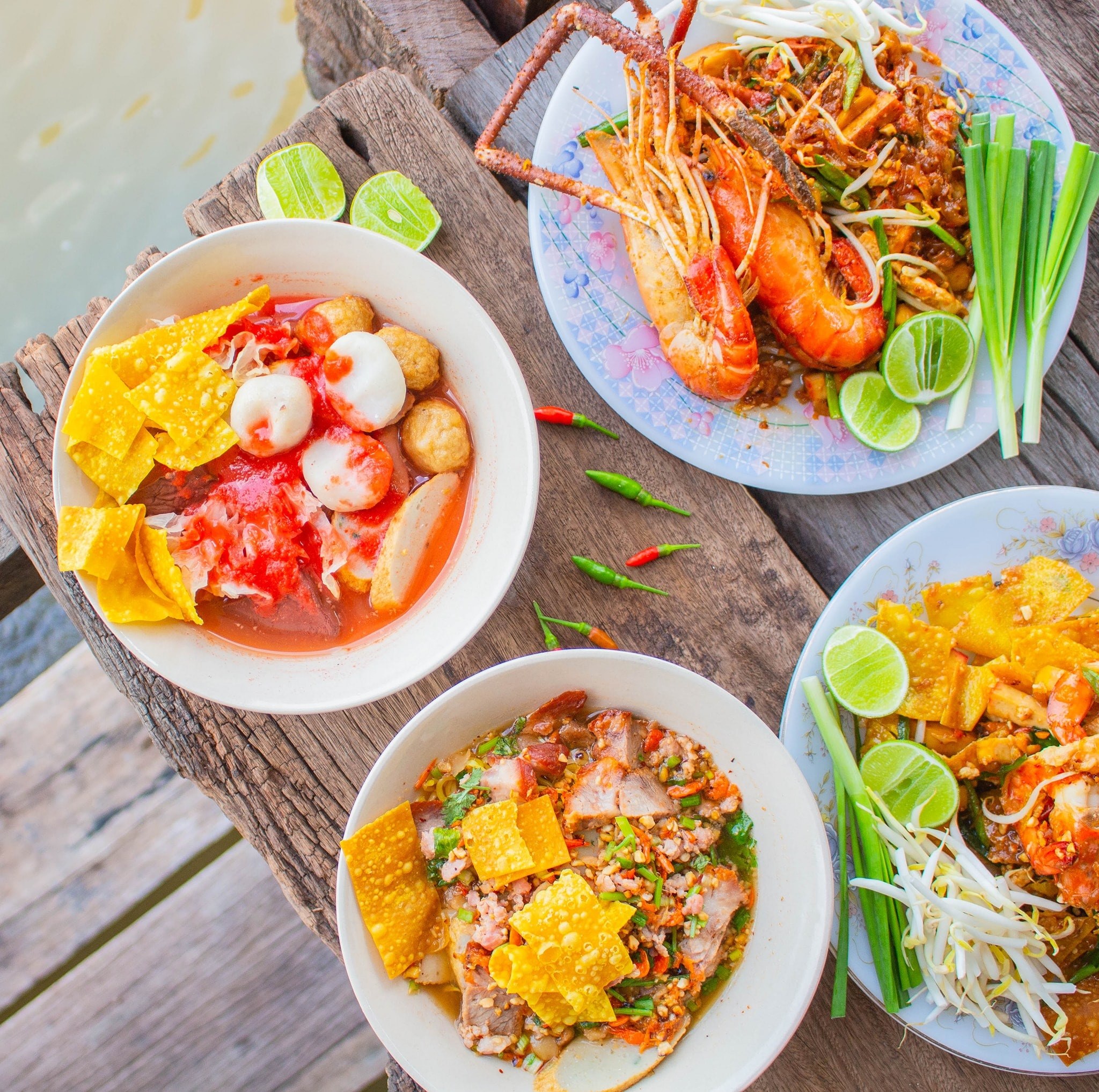 ก๋วยเตี๋ยวเกี๊ยว นายกุลรสนัว, เฮียไช้ ก๋วยเตี๋ยวต้มยำหมูบะช่อ, นัวโภชนา, Maekunkha, ก๋วยเตี๋ยวหมูป้าน้อยดินแดง แฟลต ช.3, ลุงเอสเตี๋ยวหมูต้มยำ, ก๋วยเตี๋ยวต้มยำหมูบะช่อ มาม่าหม้อไฟ เฮียจู๋-ลาดพร้าว71, ก๋วยเตี๋ยวตรอกโรงหมู, ก๋วยเตี๋ยวเอี่ยมน้อย, เจริญเส้น 查龙森, ทีเด็ด ก๋วยเตี๋ยวต้มยำหมูเด้งโบราณ, เป็นหนึ่ง ก๋วยเตี๋ยวต้มยำ เย็นตาโฟ, เล็กใหญ่ ก๋วยเตี๋ยวต้มยำโบราณ, แม่แสตมป์ก๋วยเตี๋ยวต้มยำหมูสับโบราณ, เปลว ก๋วยเตี๋ยวต้มยำ, ก๋วยเตี๋ยวต้มยำกากหมูสูตรโบราณ คลองเตย, ก๋วยเตี๋ยวต้มยำโบราณพ่อสนิท, เตี๋ยวตือ, 2พี่น้อง ก๋วยเตี๋ยวต้มยำ, พะเยาว์ก๋วยเตี๋ยวโบราณ, บ้านบุญรักษาก๋วยเตี๋ยวต้มยำโบราณ, ก๋วยเตี๋ยวต้มยำพันรี, ลุงเอ๋ก๋วยเตี๋ยวต้มยำโบราณ by plerm cup, เจ้าเจ็ด รวมโชค, ปรารีย์ ก๋วยเตี๋ยวต้มยำชามหมูเด้ง, ครัวเส้นแกงร้อน ก๋วยเตี๋ยวต้มยำ&amp;อาหารตามสั่ง, ก๋วยเตี๋ยวหมูต้มยำมะนาวเจ็กพวง, เฮียบิ๊กห้าหม้อ
