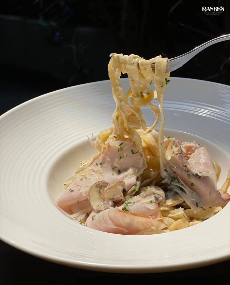 Moonshine Bar, พิซซ่าลันตา Pizza Lanta, Chart Bar, At-Mosphere Rooftop Cafe', Molly, Buddy Beer, Fu Bar, Prime Burger Khaosan, Ranee’s Restaurant, Hippie De Bar